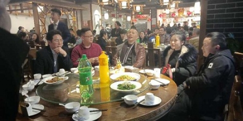其樂融融的現(xiàn)場.jpg